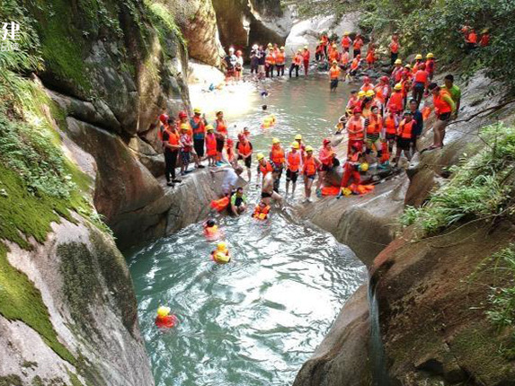 瀏陽金坑溯溪夏日清涼團(tuán)建